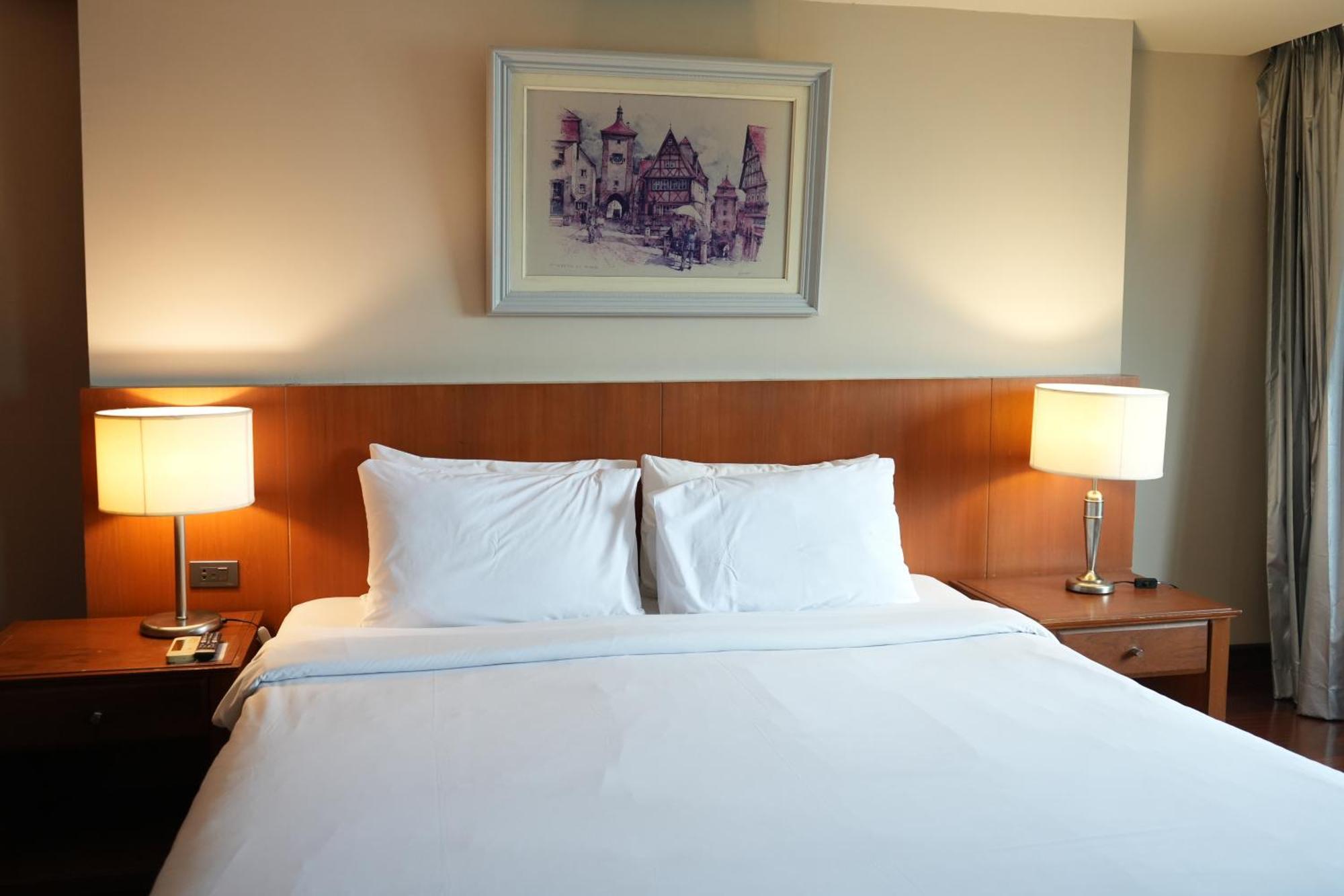 Royal Suite Hotel Bangkok Buitenkant foto
