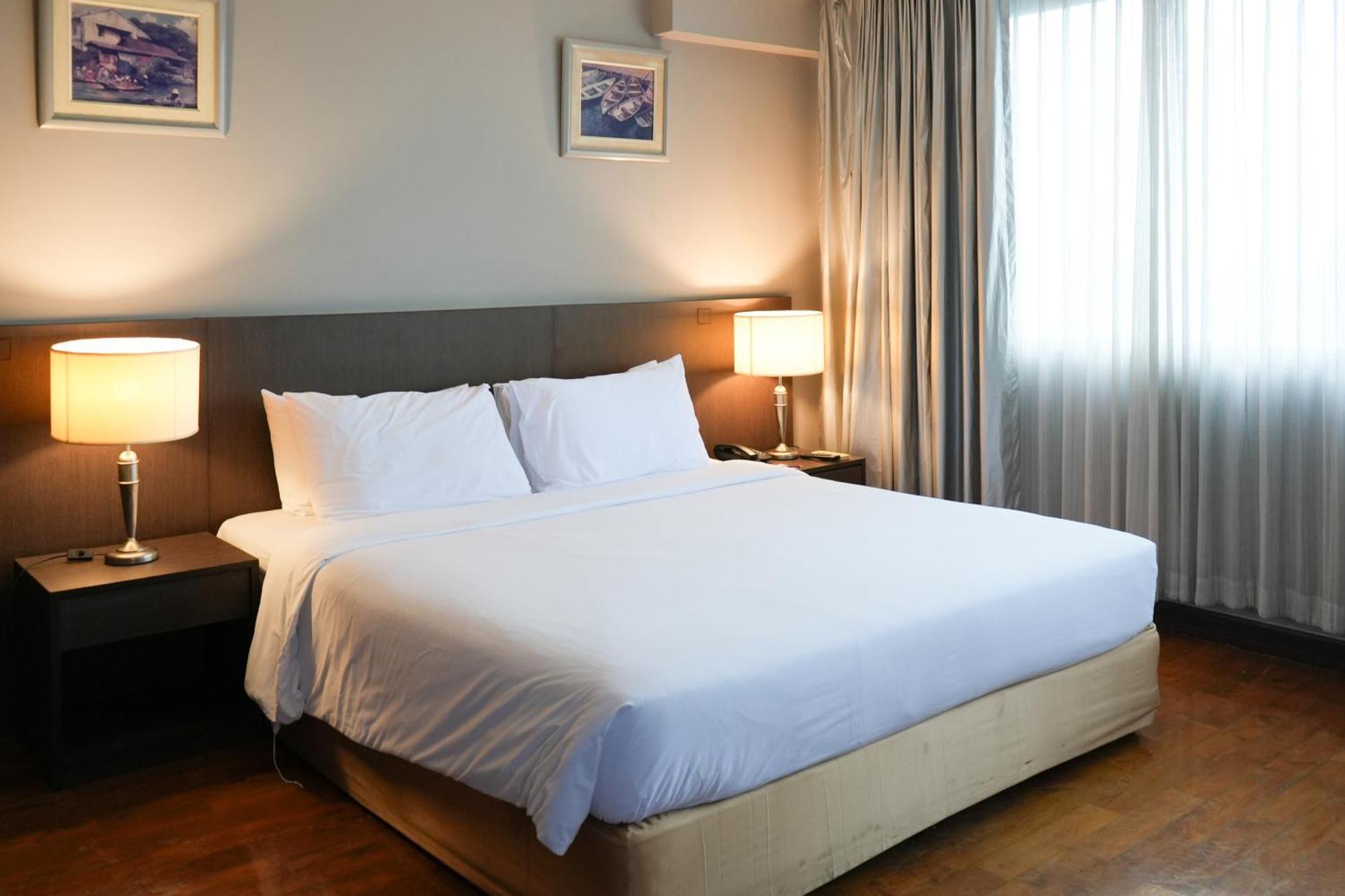 Royal Suite Hotel Bangkok Buitenkant foto