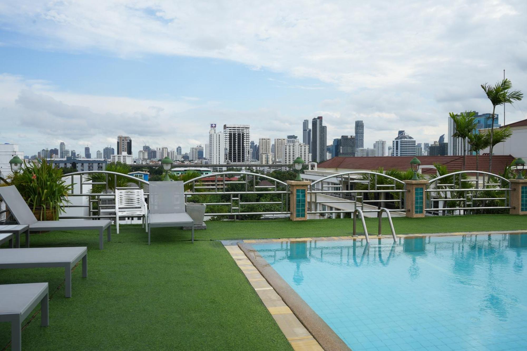 Royal Suite Hotel Bangkok Buitenkant foto