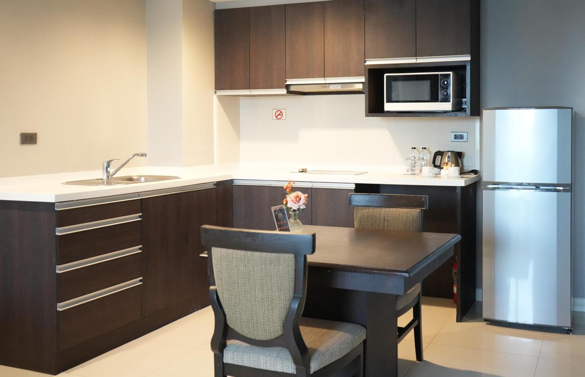 Royal Suite Hotel Bangkok Buitenkant foto