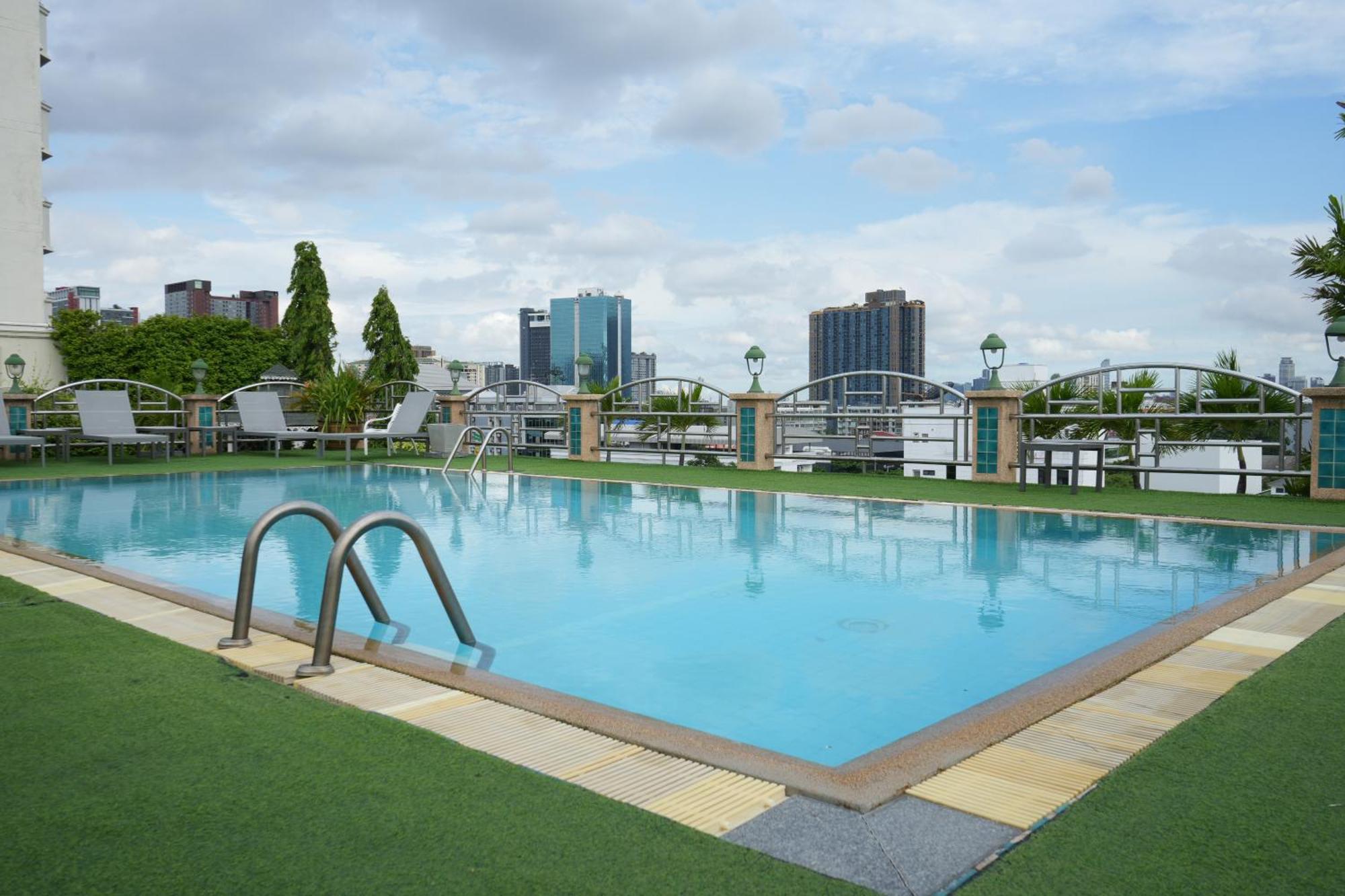 Royal Suite Hotel Bangkok Buitenkant foto