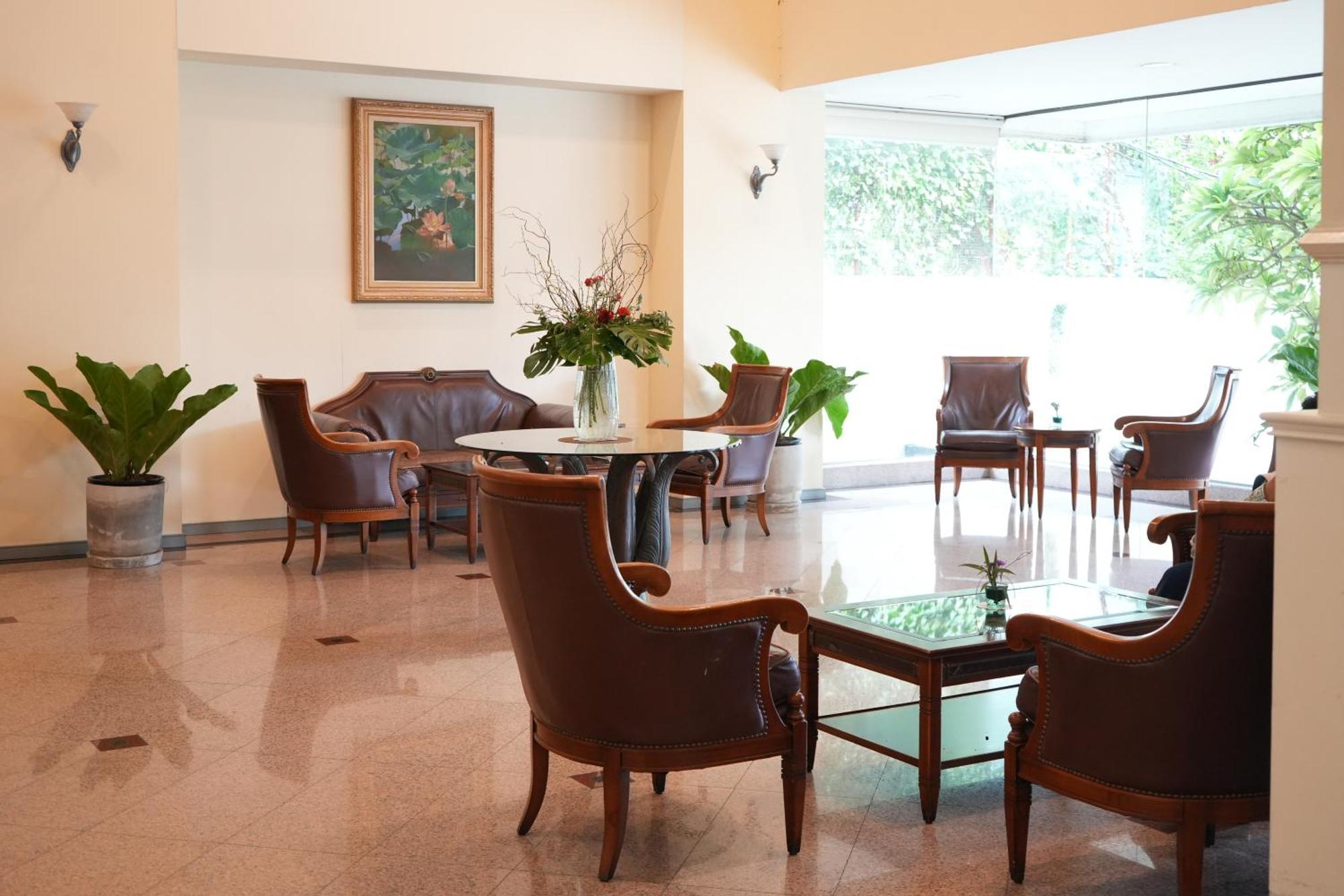 Royal Suite Hotel Bangkok Buitenkant foto