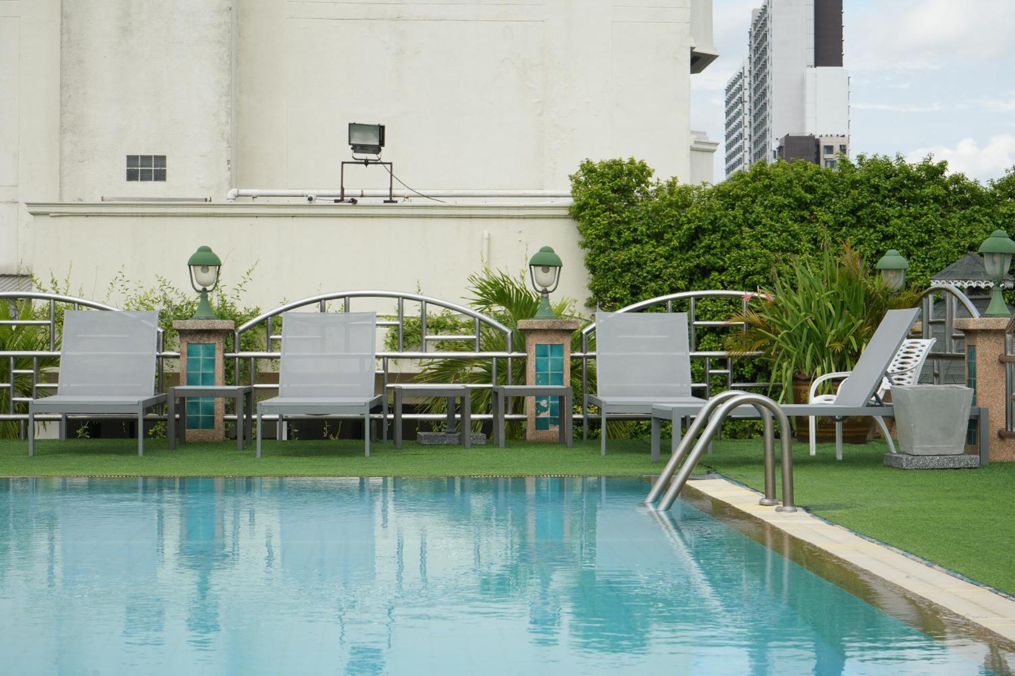 Royal Suite Hotel Bangkok Buitenkant foto
