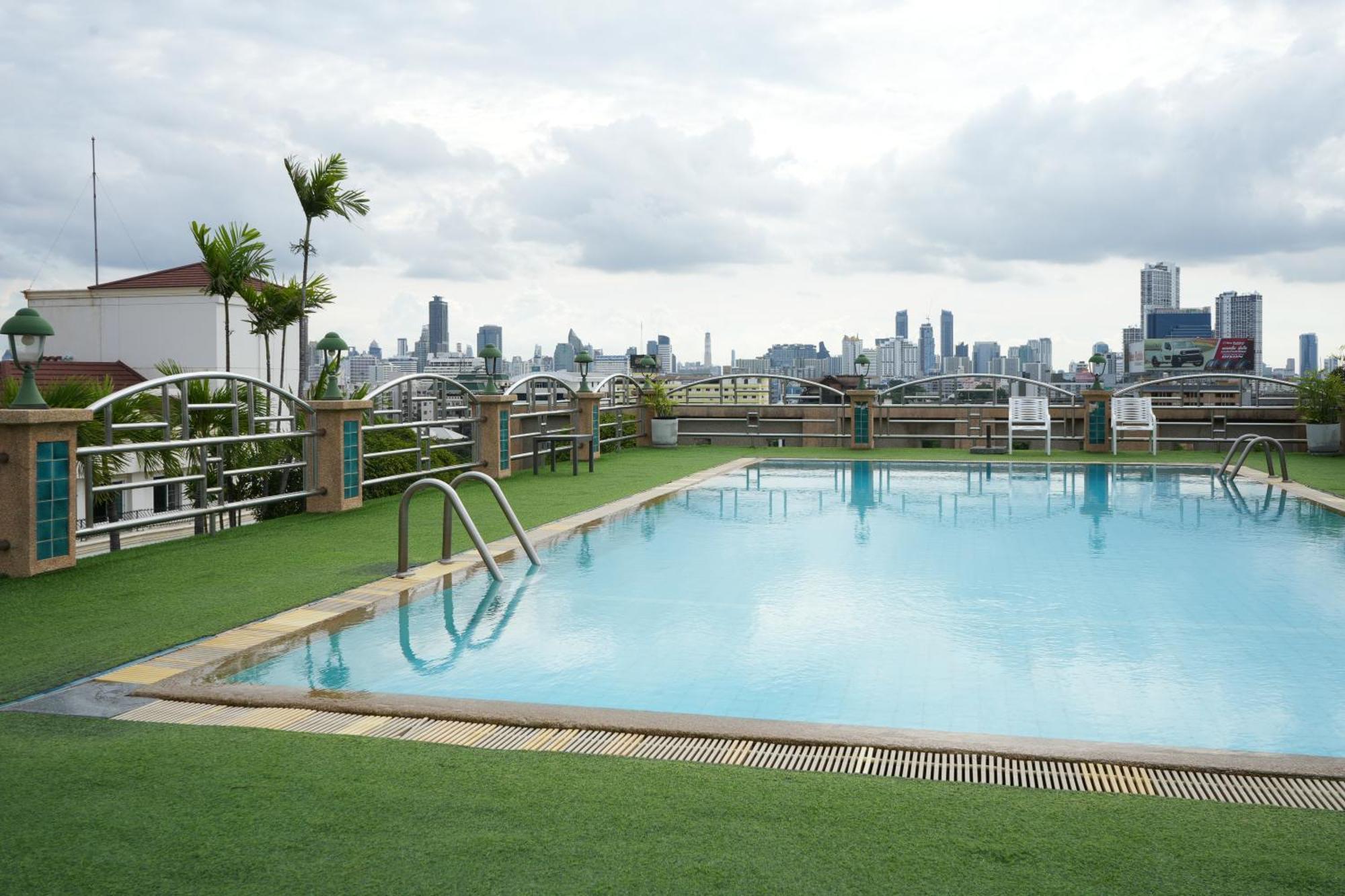 Royal Suite Hotel Bangkok Buitenkant foto
